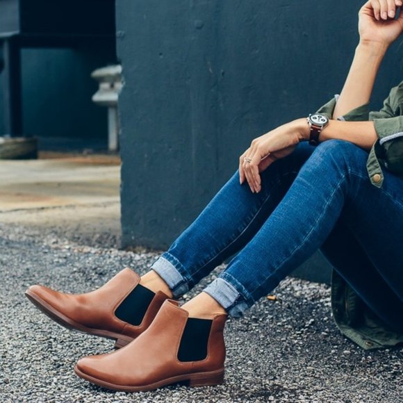 clarks navy taylor shine suede chelsea boots